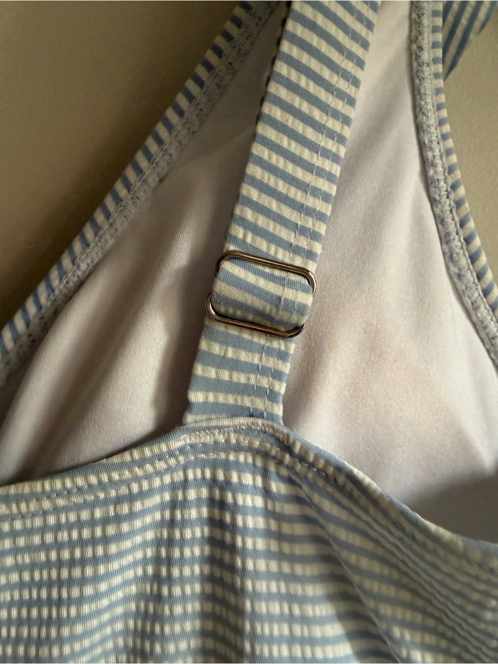 Kindred Bravely Blue/Whte Seersucker Ruffle Wrap Maternity Swimsuit, M, MSRP $89 - Picture 6 of 10